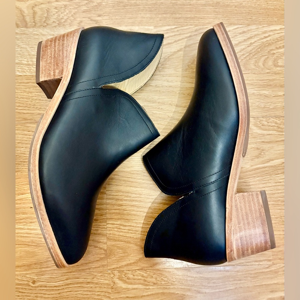 New with Flaws Nisolo Black Leather Ankle Slip On Boots/Booties Women’s Size 9.5